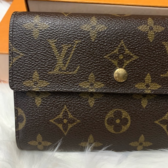 LV Timeless Monogram Medium Wallet 💖🌷 - Picture 6 of 16